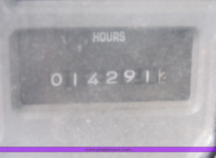 image for item 4393 1993 International 4900 6x4 tandem axle dump truck