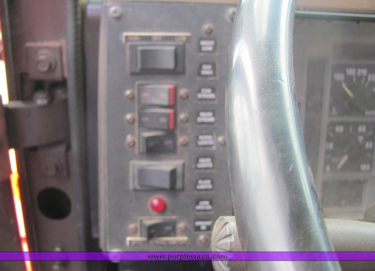 image for item 4393 1993 International 4900 6x4 tandem axle dump truck