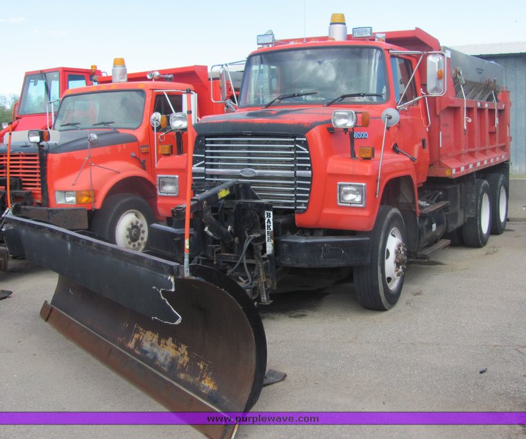 image for item 4394 1995 Ford LNT8000 dump truck