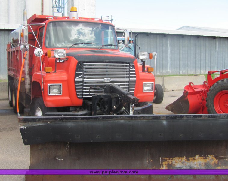 image for item 4394 1995 Ford LNT8000 dump truck