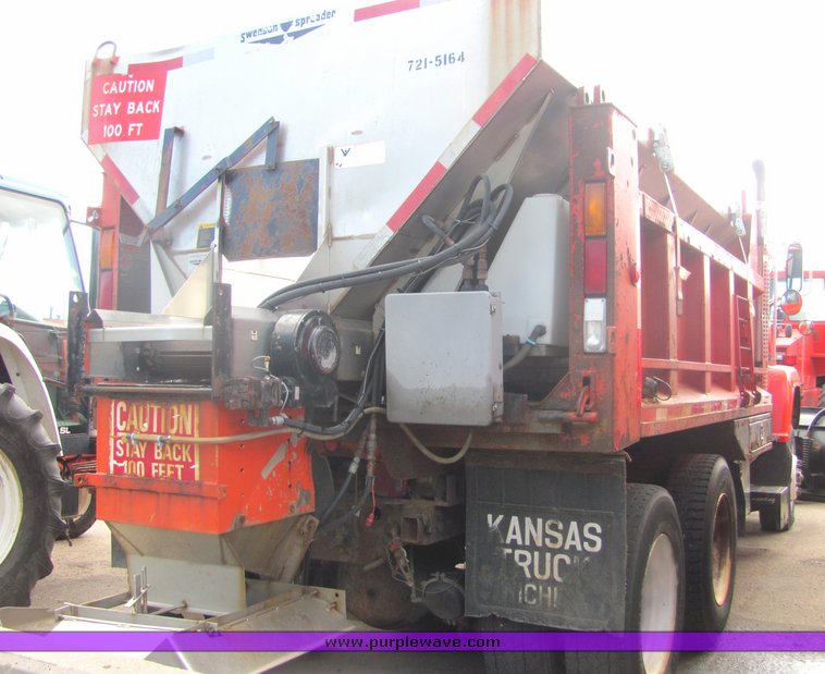 image for item 4394 1995 Ford LNT8000 dump truck