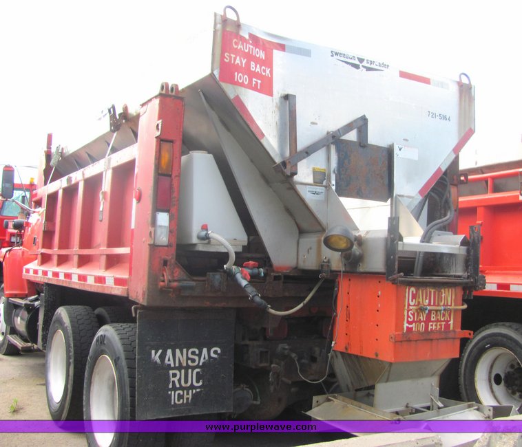 image for item 4394 1995 Ford LNT8000 dump truck