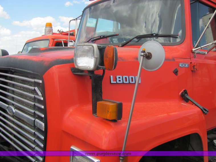 image for item 4394 1995 Ford LNT8000 dump truck