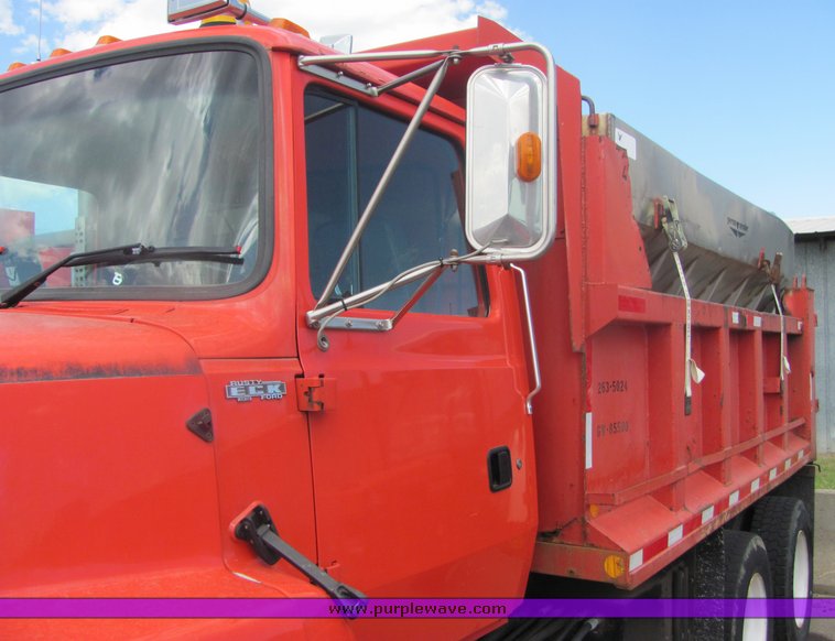 image for item 4394 1995 Ford LNT8000 dump truck