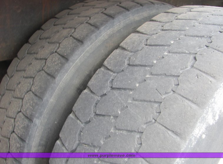 image for item 4394 1995 Ford LNT8000 dump truck