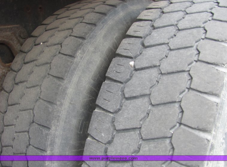 image for item 4394 1995 Ford LNT8000 dump truck