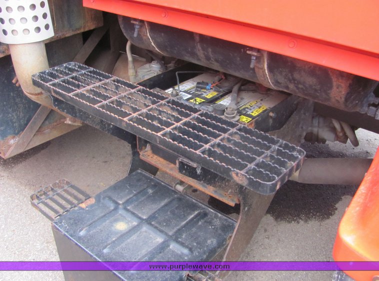 image for item 4394 1995 Ford LNT8000 dump truck