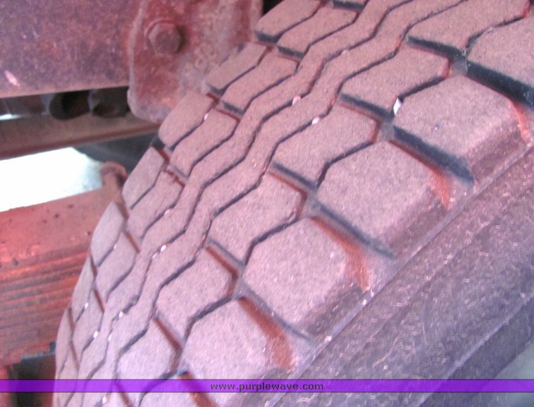 image for item 4394 1995 Ford LNT8000 dump truck