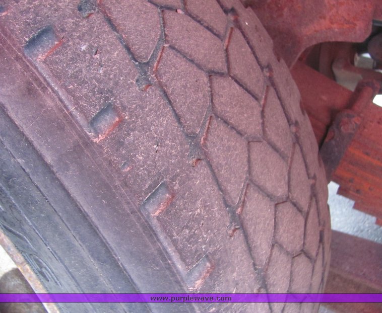 image for item 4394 1995 Ford LNT8000 dump truck