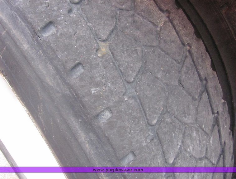 image for item 4394 1995 Ford LNT8000 dump truck