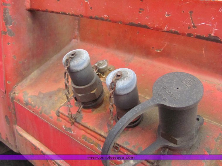 image for item 4394 1995 Ford LNT8000 dump truck