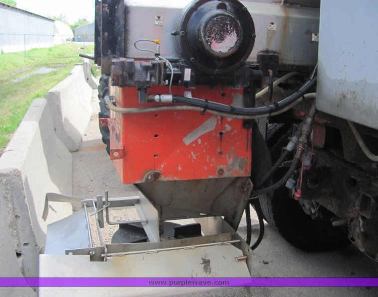 image for item 4394 1995 Ford LNT8000 dump truck