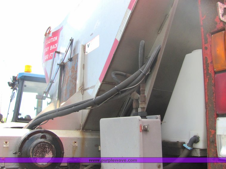 image for item 4394 1995 Ford LNT8000 dump truck