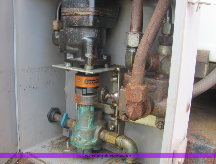 image for item 4394 1995 Ford LNT8000 dump truck