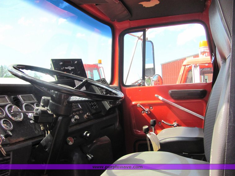 image for item 4394 1995 Ford LNT8000 dump truck