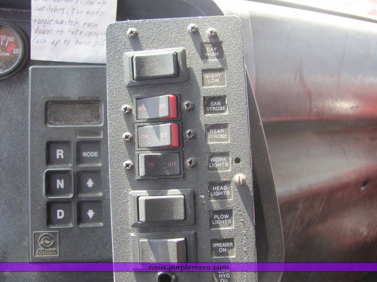 image for item 4394 1995 Ford LNT8000 dump truck