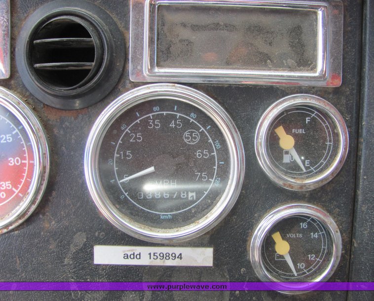 image for item 4394 1995 Ford LNT8000 dump truck