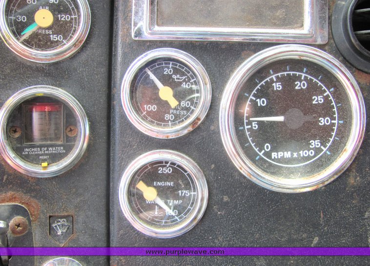 image for item 4394 1995 Ford LNT8000 dump truck