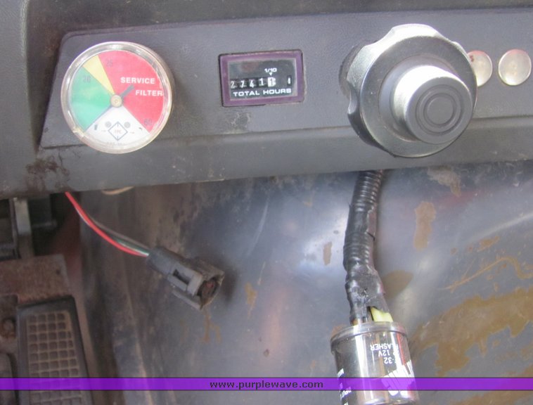 image for item 4394 1995 Ford LNT8000 dump truck