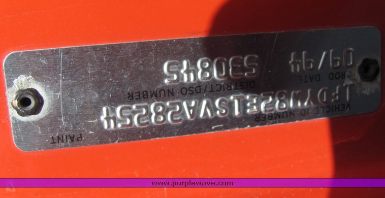 image for item 4394 1995 Ford LNT8000 dump truck