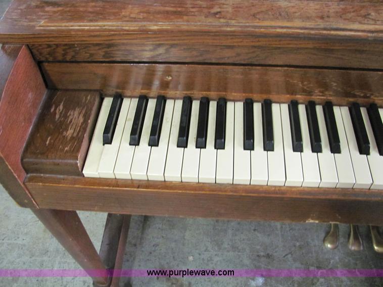 image for item 6140 Baldwin piano