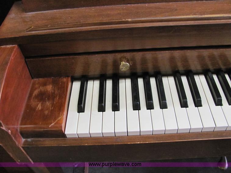 image for item 6143 Baldwin piano