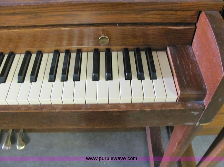 image for item 6144 Baldwin piano