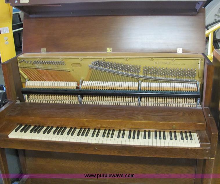 image for item 6144 Baldwin piano