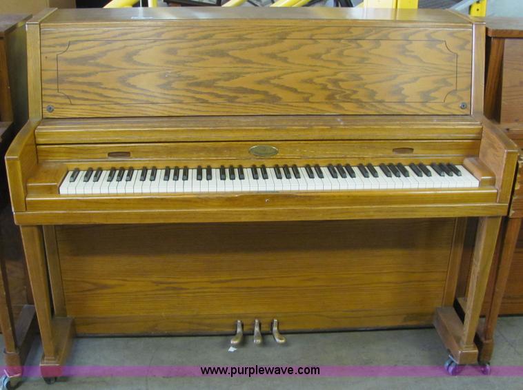 image for item 6145 Wurlitzer piano
