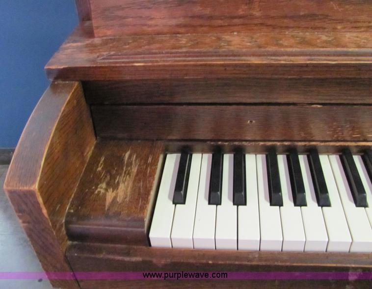image for item 6148 Baldwin piano