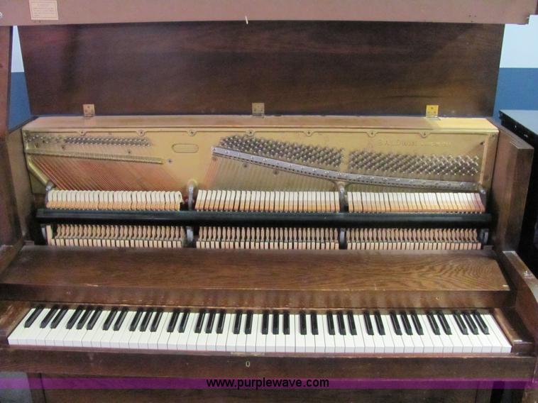 image for item 6148 Baldwin piano