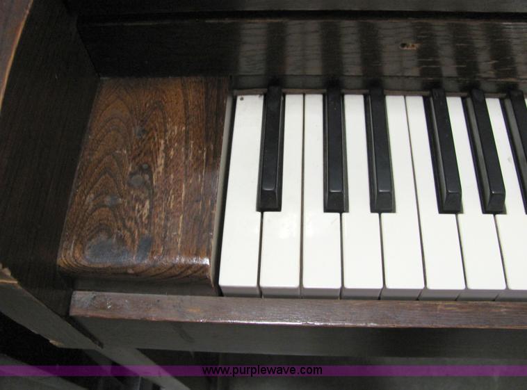 image for item 6150 Baldwin piano
