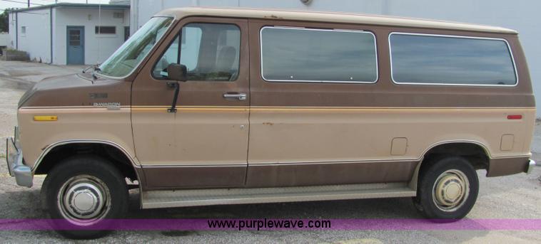image for item 6169 1984 Ford Club Wagon E250