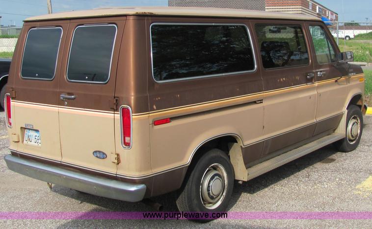 image for item 6169 1984 Ford Club Wagon E250