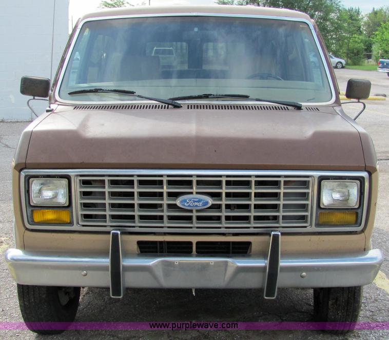image for item 6169 1984 Ford Club Wagon E250