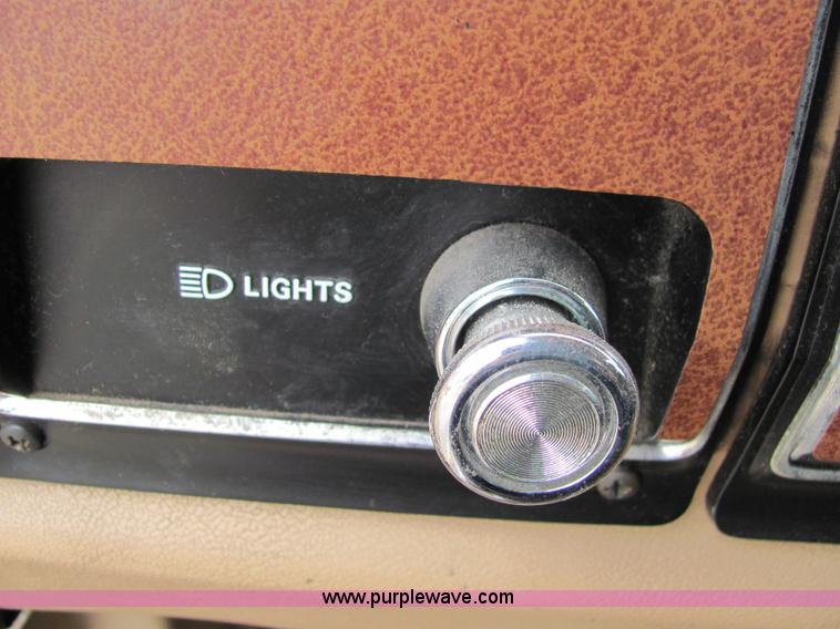 image for item 6169 1984 Ford Club Wagon E250