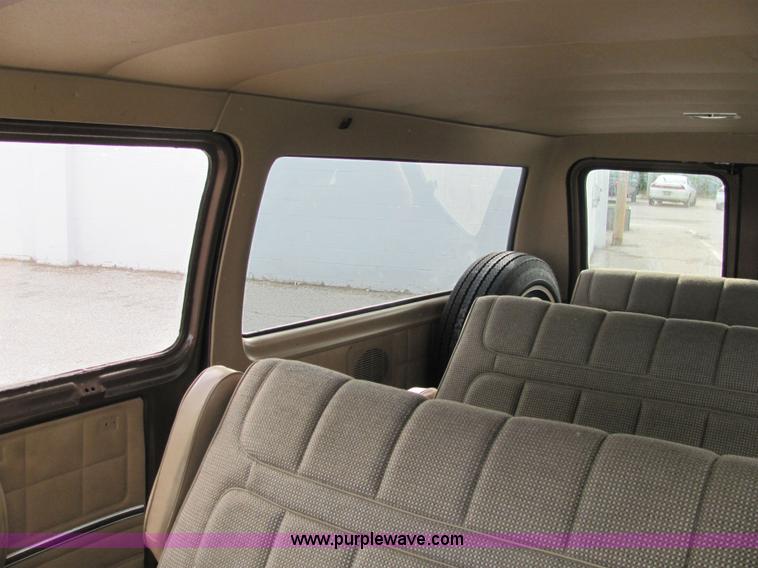 image for item 6169 1984 Ford Club Wagon E250