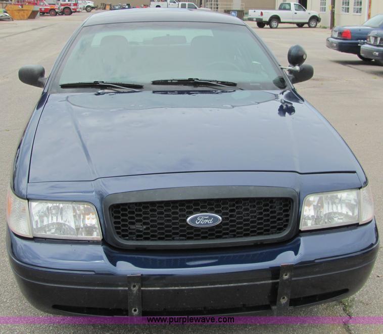 image for item 6184 2003 Ford Crown Victoria Police Interceptor