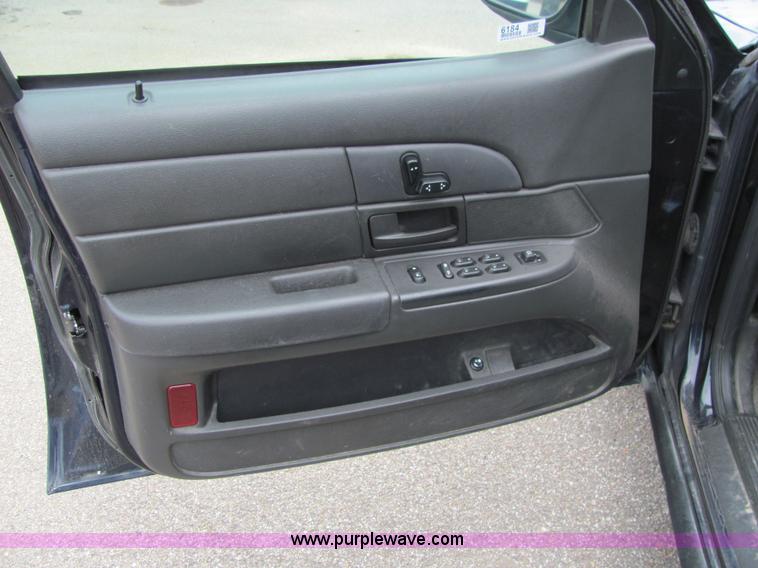 image for item 6184 2003 Ford Crown Victoria Police Interceptor
