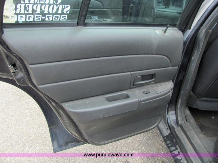 image for item 6184 2003 Ford Crown Victoria Police Interceptor