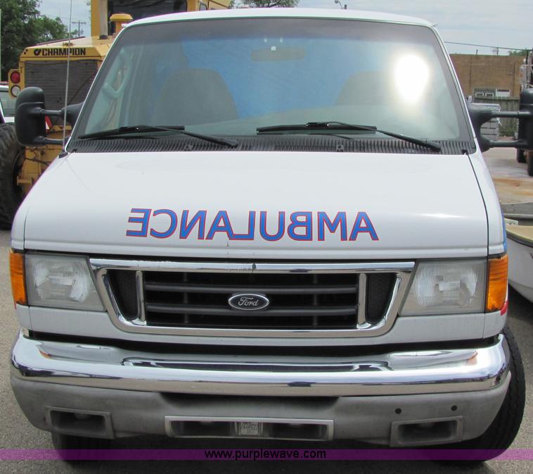 image for item 6186 2003 Ford E450 Super Duty ambulance