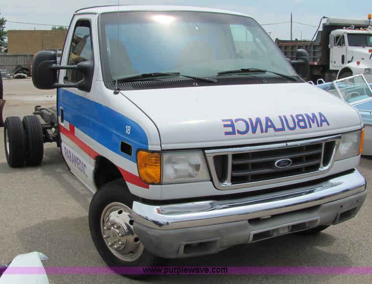 image for item 6186 2003 Ford E450 Super Duty ambulance
