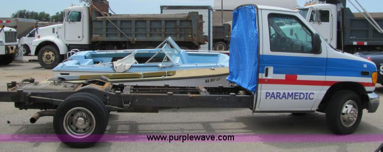 image for item 6186 2003 Ford E450 Super Duty ambulance