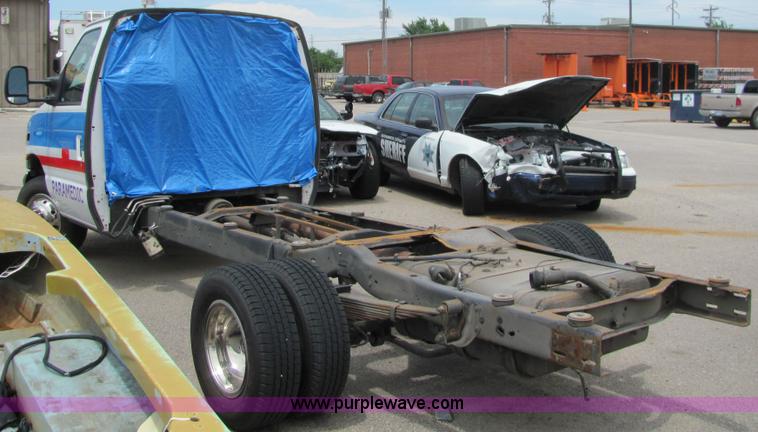 image for item 6186 2003 Ford E450 Super Duty ambulance
