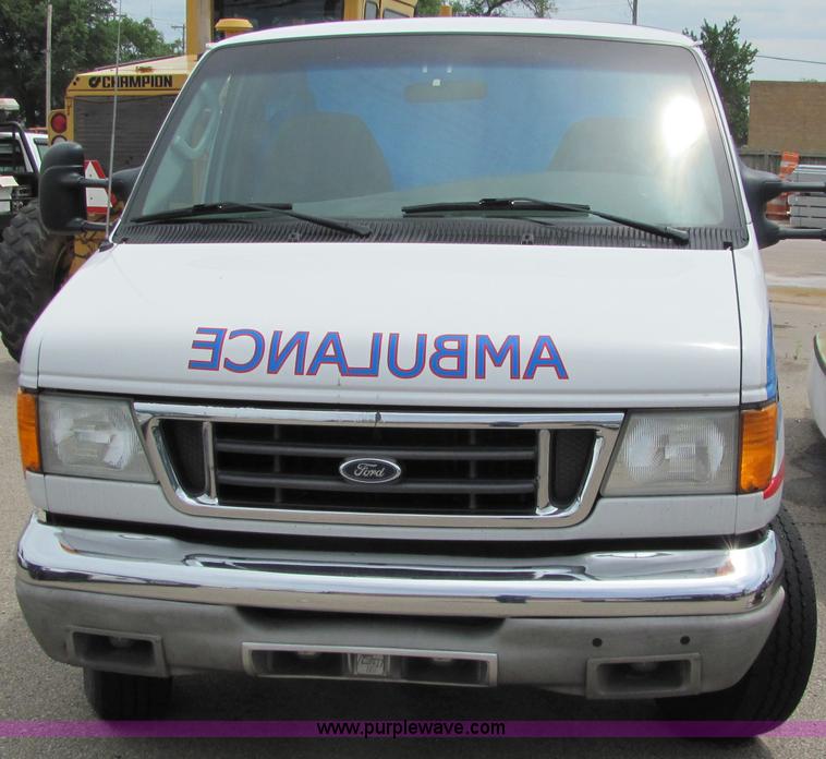image for item 6186 2003 Ford E450 Super Duty ambulance