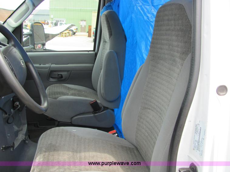 image for item 6186 2003 Ford E450 Super Duty ambulance