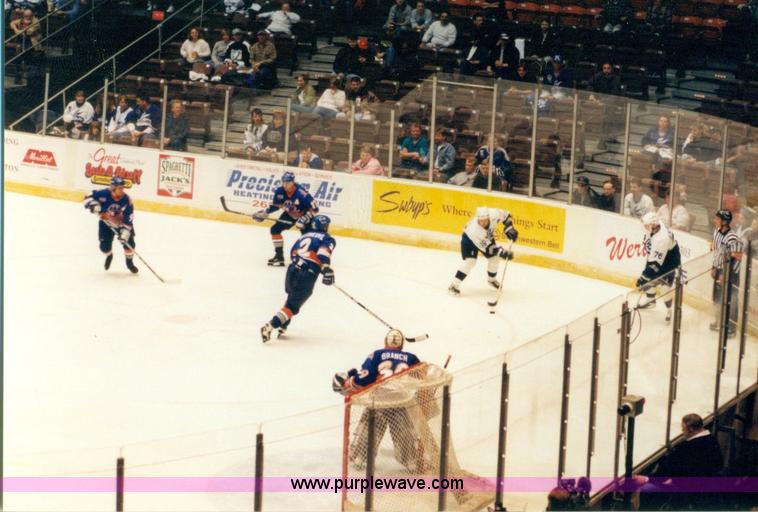 image for item 6441 Regulation ice hockey arena