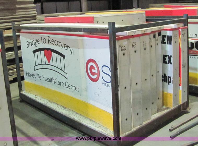 image for item 6441 Regulation ice hockey arena