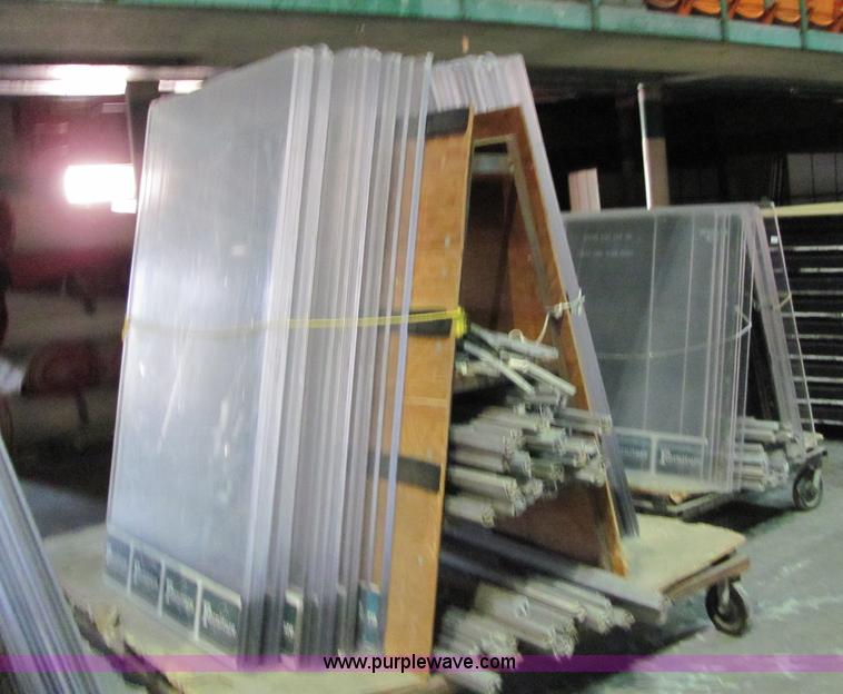 image for item 6441 Regulation ice hockey arena