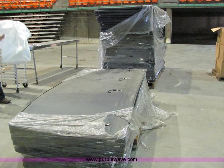 image for item 6441 Regulation ice hockey arena